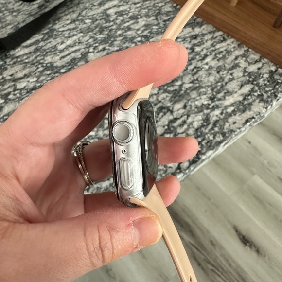 Apple Series 8 Watch - 41MM - Picture 2 of 7